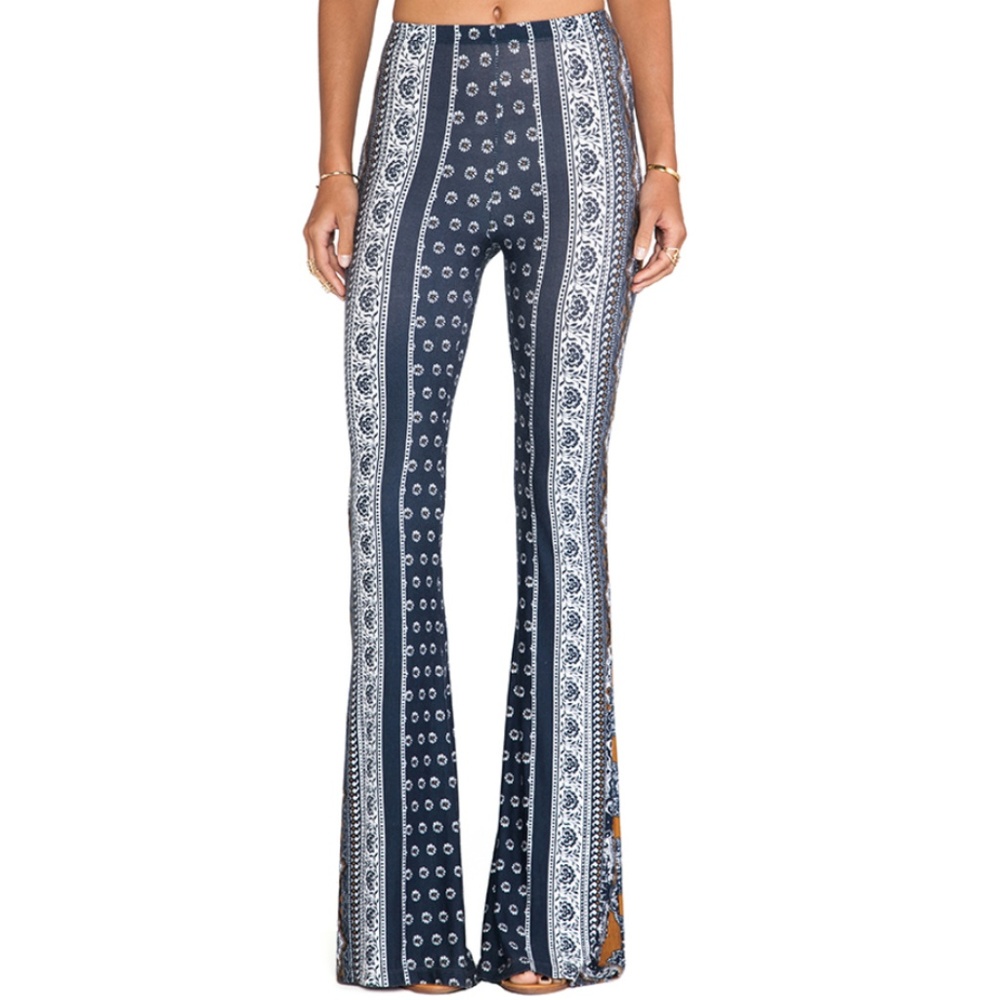 Novella Royale Janis Bells -Navy Daisy Paisley